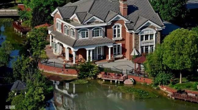 一湖潋世界，一墅悦人生